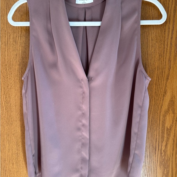 Aritzia Babaton sleeveless power blouse size small - Picture 1 of 4